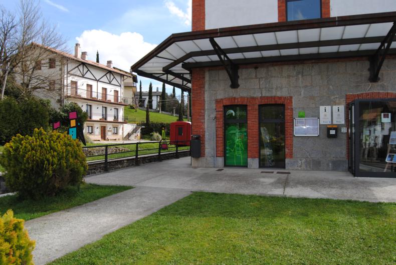 Vista de Oficina de Turismo Estación de Plazaola